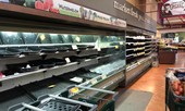 Một phụ nữ cố tình ho vào kệ thực phẩm, siêu thị phải tiêu hủy toàn bộ mặt hàng