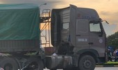 Va chạm với xe container, ba bố con thương vong
