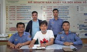 Tiếp viên đường sắt trả lại cọc tiền cho hành khách để quên trên tàu