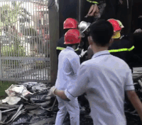Giải cứu 7 người mắc kẹt trong căn nhà bốc cháy ở Sài Gòn