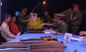 Người Sài Gòn rủ nhau đi nộp đao kiếm, súng đạn cho Công an