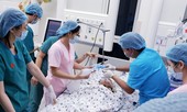 Hai bé song sinh dính nhau Diệu Nhi – Trúc Nhi đã tỉnh sau ca phẫu thuật