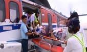 Trực thăng vượt biển đưa ngư dân bị xuất huyết não từ Trường Sa về đất liền điều trị