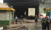 Cháy xưởng gỗ rộng hàng nghìn mét vuông ở Sài Gòn