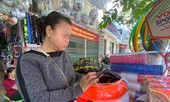Áo phao cứu hộ cháy hàng, tăng giá phi mã