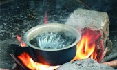 Dội nước sôi sùng sục vào háng bạn trai vì nghi ngoại tình