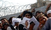 Afghanistan: Giẫm đạp kinh hoàng khi xếp hàng xin visa, 15 người thiệt mạng