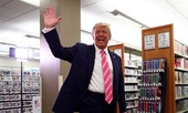 Tổng thống Mỹ bỏ phiếu sớm: ‘Tôi bầu cho một người tên Trump’