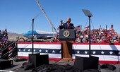Tiêm kích F-16 truy đuổi phi cơ xuất hiện gần buổi tranh cử của ông Trump