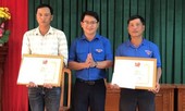 Tuyên dương 2 thanh niên dũng cảm cứu người trong lũ
