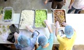 Bếp thiện nguyện '5 sao', ngày nấu ngàn suất cơm cho tuyến đầu
