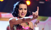 Trong thế giới fangirl: Dù phía trước tăm tối cũng phải tự rực sáng, như Katy Perry