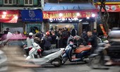 Đổ xô mua hàng thời trang 'giảm giá bom tấn' cuối năm