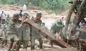 Đội mưa lật từng phiến đá, sình lầy tìm người mất tích vụ lở núi ở Trà Leng
