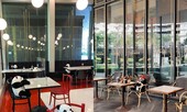 Nhà hàng Việt tại Thái Lan sử dụng nhân viên... gấu trúc để "tiếp chuyện" thực khách