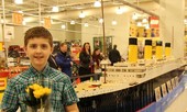 Cậu bé tự kỷ lắp mô hình tàu Titanic siêu lớn bằng Lego, rồi tự thay đổi cuộc đời mình