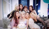 Giờ thì dân tình đã hiểu vì sao Hyoyeon lại “chơi trội” ở tiệc sinh nhật SNSD năm ngoái