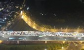 12 ô tô đâm liên hoàn trên cầu Nhật Tân gây tắc nghiêm trọng