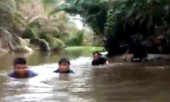 Hàng chục trinh sát lội bùn, ngâm mình trong nước gần 8 giờ để phá sới bạc giữa đầm lầy