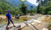 Tài trợ kinh phí, hướng dẫn thanh niên vùng khó trực tiếp xây cầu