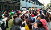 Ngàn người xếp hàng mua khẩu trang từ 4 giờ sáng rồi ra về tay không