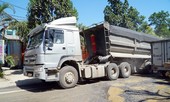 Xe tải 'băm nát' đường trên tuyến Tản Lĩnh - Yên Bài