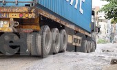 Cận cảnh 'hố bom' tử thần trên con đường đau khổ bậc nhất ở Hà Nội