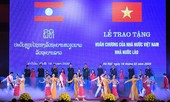 Trao tặng Huân chương cho tập thể, cá nhân Quân đội hai nước Việt - Lào