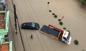 Mưa lớn trong nhiều giờ, TP. Điện Biên Phủ ngập trong biển nước