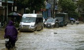 Mưa lớn gây ngập nhà và tắc nghẽn giao thông tại Lào Cai