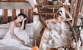 Bảo Thy tung ảnh bán nude gợi cảm trên giường