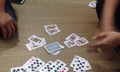 Bản tin 8H: Đình chỉ công tác Trưởng phòng Quản lý công chức vì... đánh bài ăn tiền