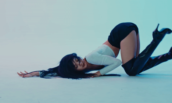 Những màn vũ đạo nóng bỏng nhất của ‘cỗ máy nhảy’ Lisa (Black Pink)