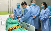 Sáng nay tiễn phi công người Anh từng mắc COVID-19 về nước