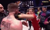 Ẩu đả trên sàn MMA sau pha chọc chảy máu mắt đối thủ