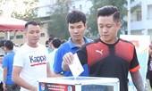 Tuấn Hưng “quần đùi áo số” quyên góp ủng hộ người dân vùng lũ