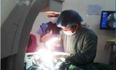 Bé 16 tháng tuổi rách màng phổi vì trúng đạn bi xe đạp