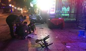Hai người bị đâm chết trước quán karaoke