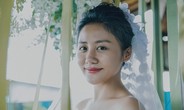 Văn Mai Hương khoe giấy đăng ký kết hôn, chú rể là Bùi Anh Tuấn?