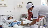 Về thăm quê vợ, thanh niên bị taxi tông gãy chân