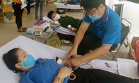 Cán bộ Đoàn viên, Thanh niên Tây Ninh tham gia hiến máu cứu người.