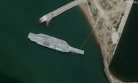 Căng thẳng với Mỹ, Iran sửa tàu sân bay giả để tập bắn?