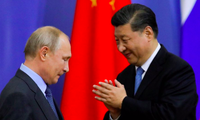 Tổng thống Nga Vladimir Putin và Chủ tịch Trung Quốc Tập Cận Bình trong một dịp gặp. (Ảnh: AP)