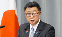Tổng thư ký Nội các Hirokazu Matsuno. (Ảnh: AP) 
