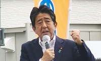Cựu Thủ tướng Abe Shinzo đã không qua khỏi sau khi bị bắn vào ngực và cổ. (Ảnh: Kyodo)