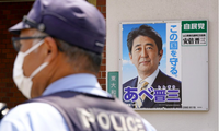Cựu Thủ tướng Abe Shinzo qua đời vài giờ sau khi bị bắn. (Ảnh: Kyodo)