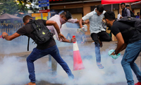 Người biểu tình bao vây khu nhà của Tổng thống Sri Lanka ngày 9/7. (Ảnh: Reuters) 