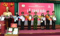 Trao giải cho 33 cá nhân tham gia cuộc thi Tìm hiểu Luật Phòng, chống ma tuý