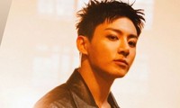 Jungkook (BTS) cạo đầu nhập ngũ