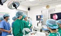 Bé trai 3 tuổi bị đâm thủng sàn sọ vì nghịch đũa
